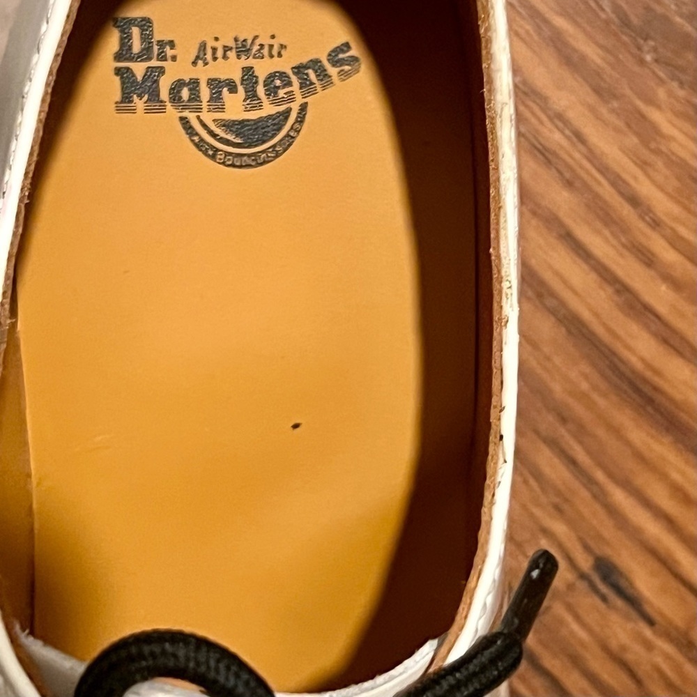 Dr. MARTENS white patent leather oxfords. Size 8. NWOT - Picture 5 of 9